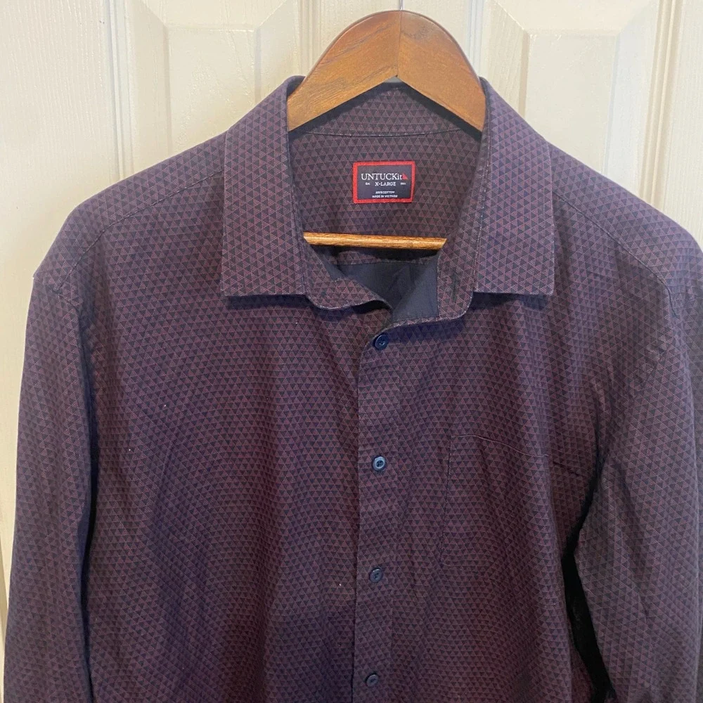 UNTUCKit Mens XL Long Sleeve Button Down Shirt Burgundy Geometric Triangle Print